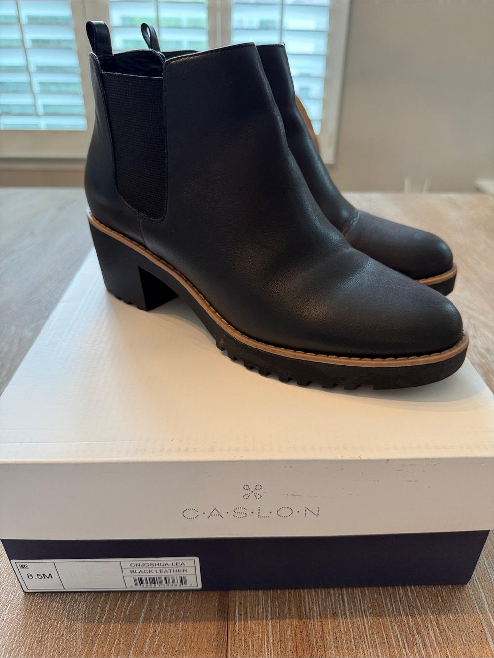 Caslon Black Leather Chelsea Booties Lug Sole Ankle Boots Size 8.5